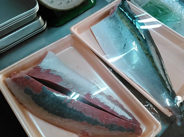 愛媛県産 養殖活〆ブリ 棒身１本 腹身 地方発送可 会員制 魚の宅配サービス