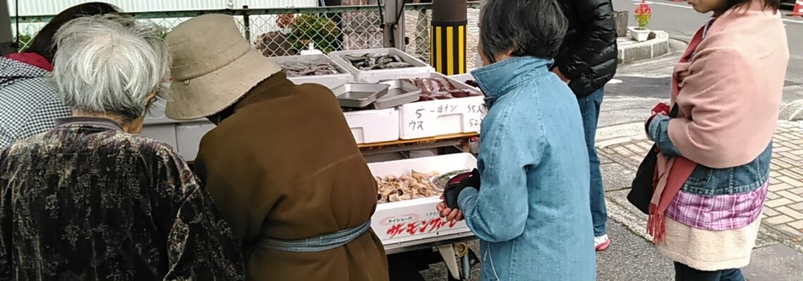 魚介類 移動販売　水木しげるロード
