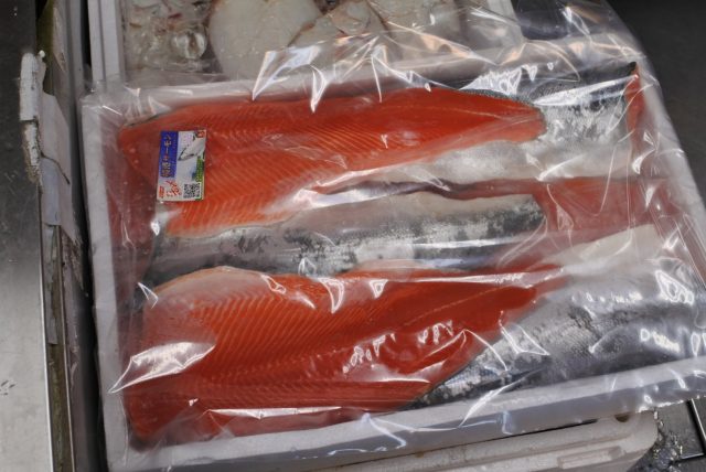 1560円 大幅にプライスダウン 鳥取県産境港サーモン 銀鮭 フィーレ 400-500ｇ程度 生食用冷凍