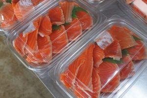 サーモン 刺身 「カルパッチョ」や「海鮮サラダ」でも